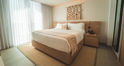 Crowne Plaza MERIDA by IHG Room Type - 1 King Bed Standard Communications Accessible