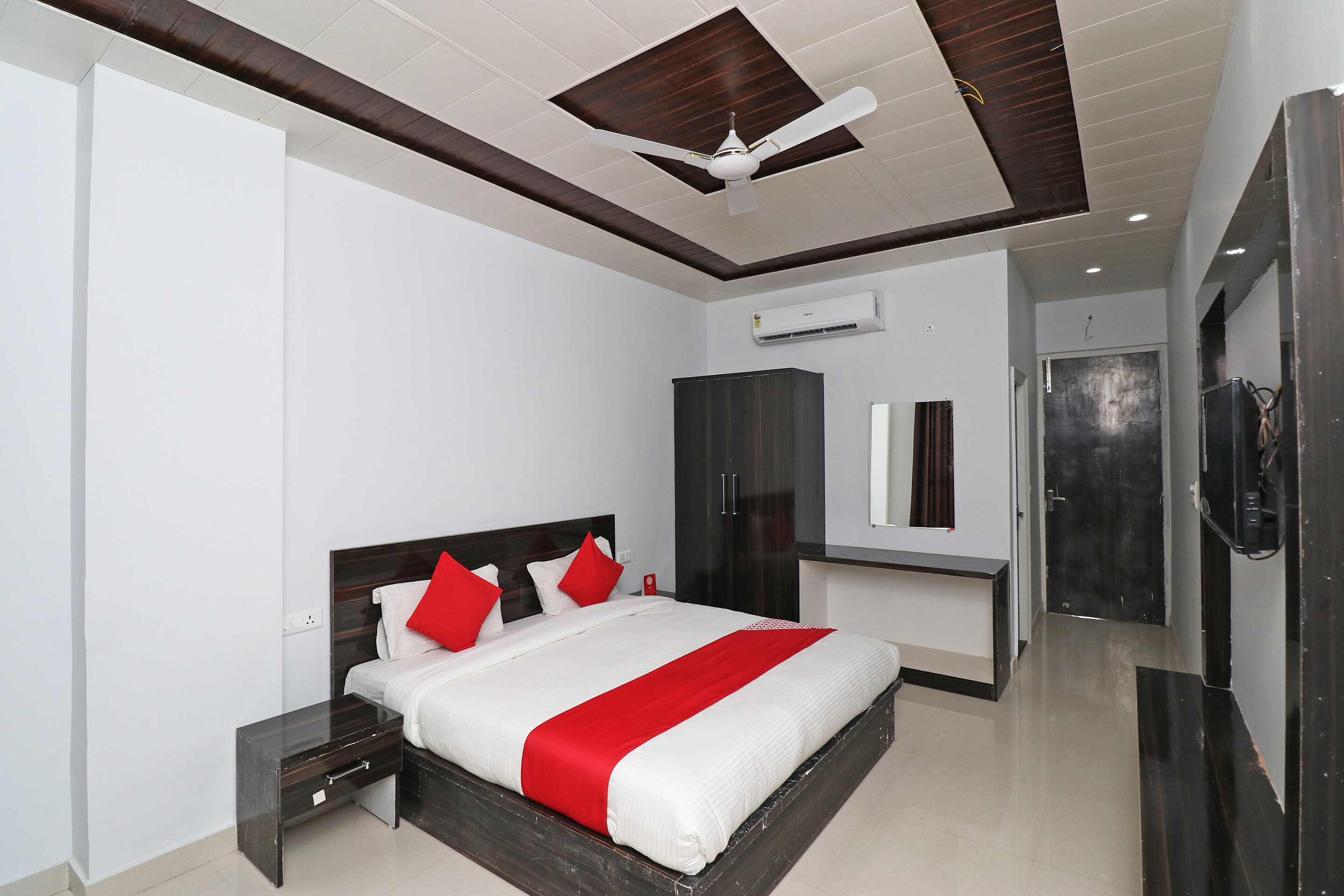 SPOT ON Barman Guest House - Tap to explore photos