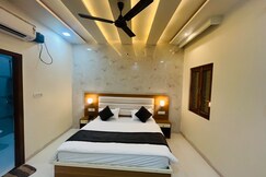 SHRI RAMAN NIWAS NEAR BANKEY BIHARI