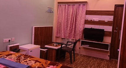 Easy Relax Hotel Yashoda International Room Type - Deluxe Double Bed AC Room (Garden Side)