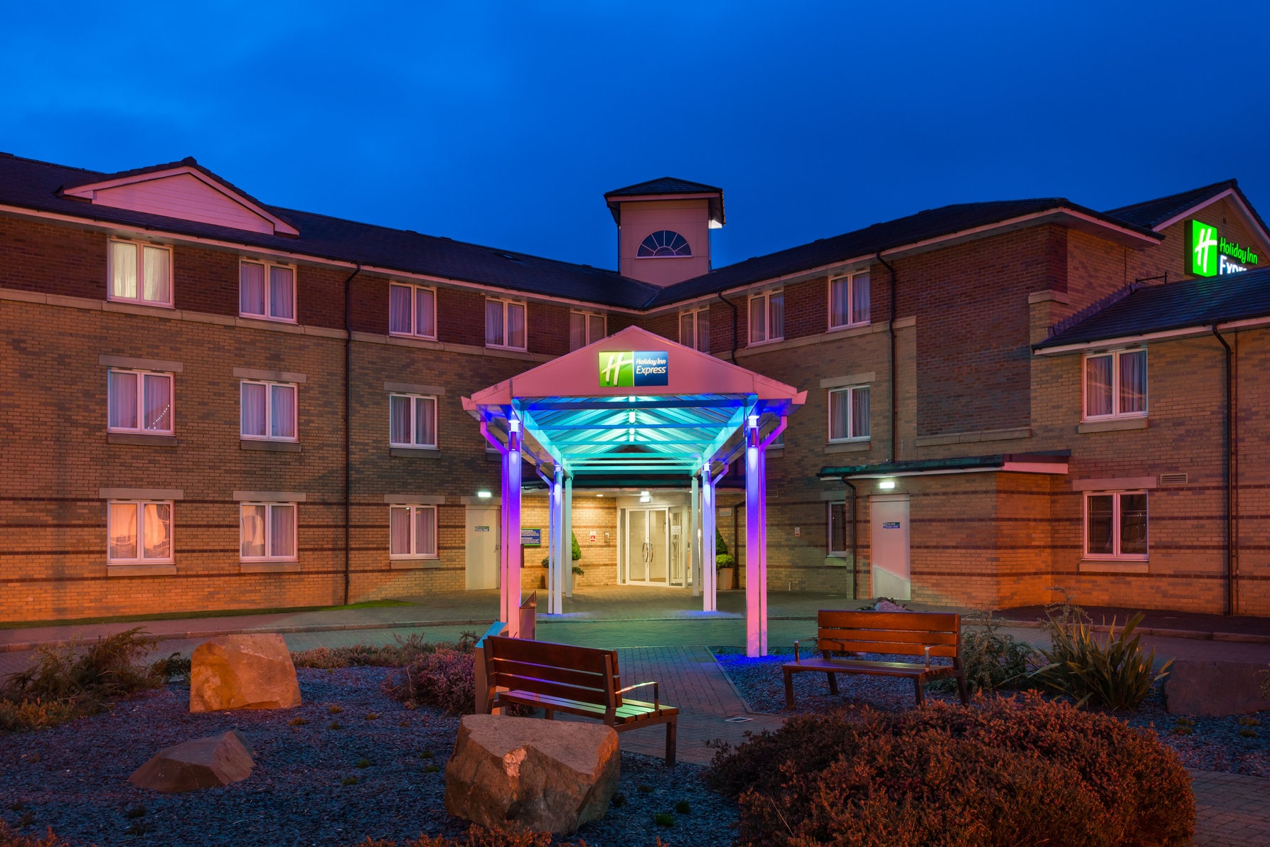 Holiday Inn Express STIRLING - Tap to explore photos