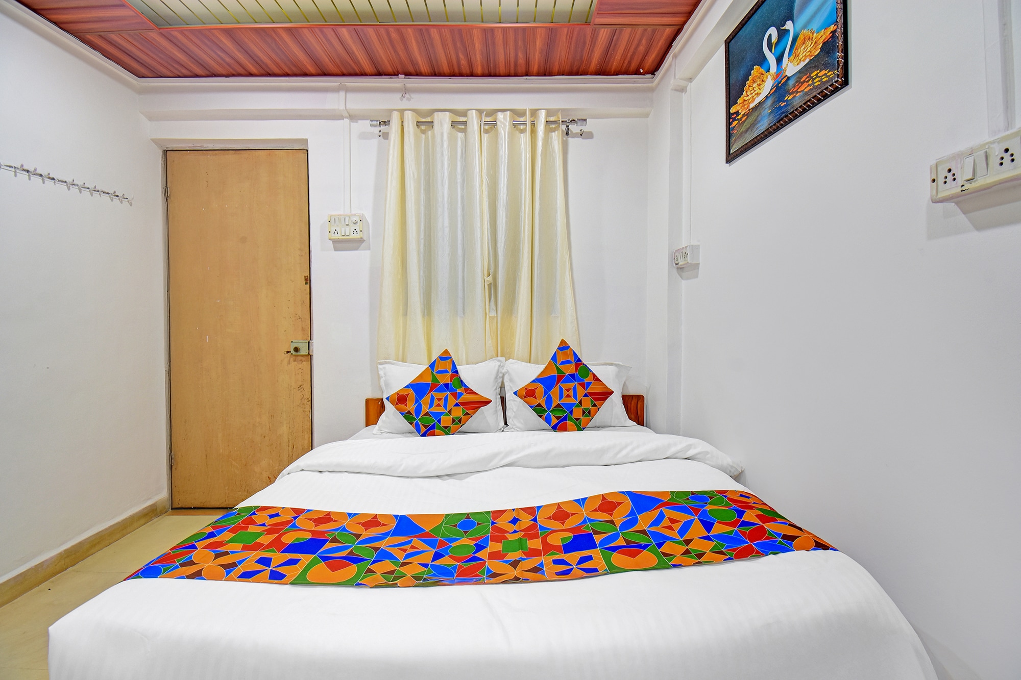 FabHotel Om Sai - Tap to explore photos