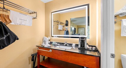 Best Western Corbin Inn Room Type - 1 King Bed, Non-Smoking, Downstairs, High Speed Internet Access, Microwave And Refrigerator, Contine
