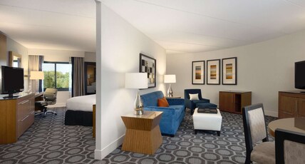 Hilton Long Island Huntington Room Type - 1 KING SUITE - LIVING AREA