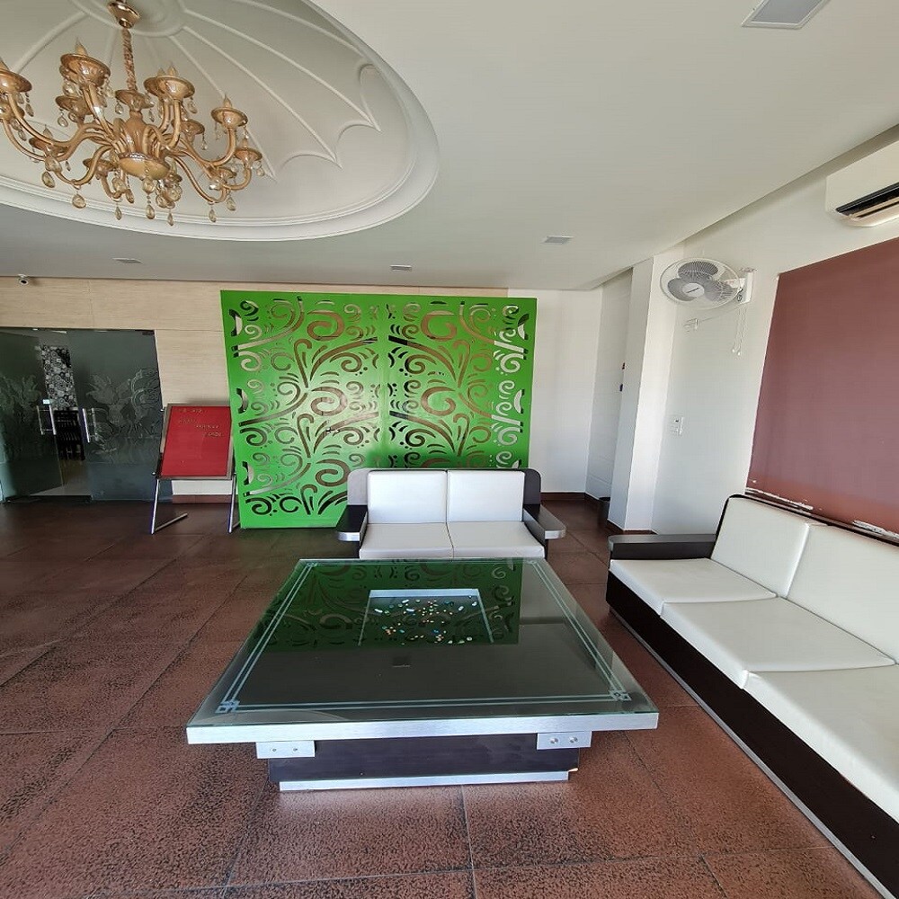 Bingo Hotel - Tap to explore photos