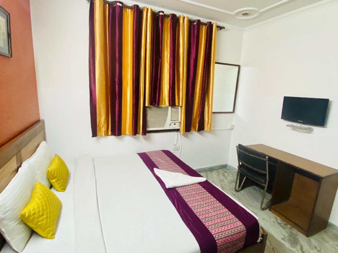 Hotel White Elephant - Tap to explore photos