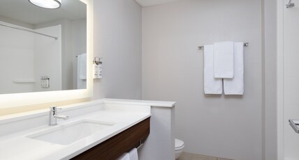 Holiday Inn Express & Suites Phoenix West - Buckeye, an IHG Hotel Room Type - Standard Room