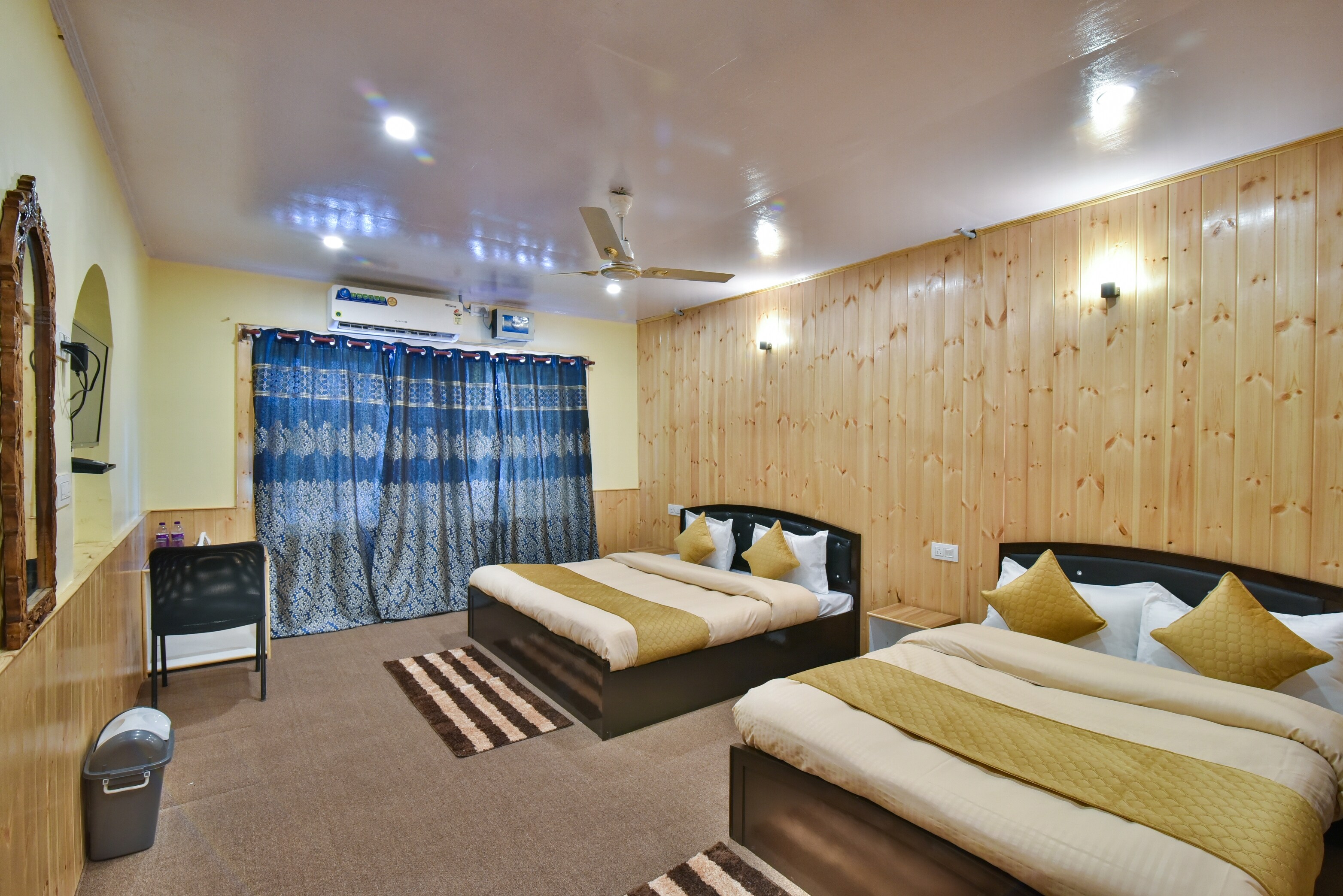 The Iceland Hotel Srinagar - Tap to explore photos