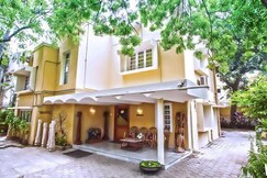 Hanu Reddy Residences Wallace Garden