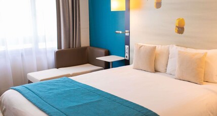 Mercure Lorient Centre Hotel Room Type - Deluxe room with 1 double bed