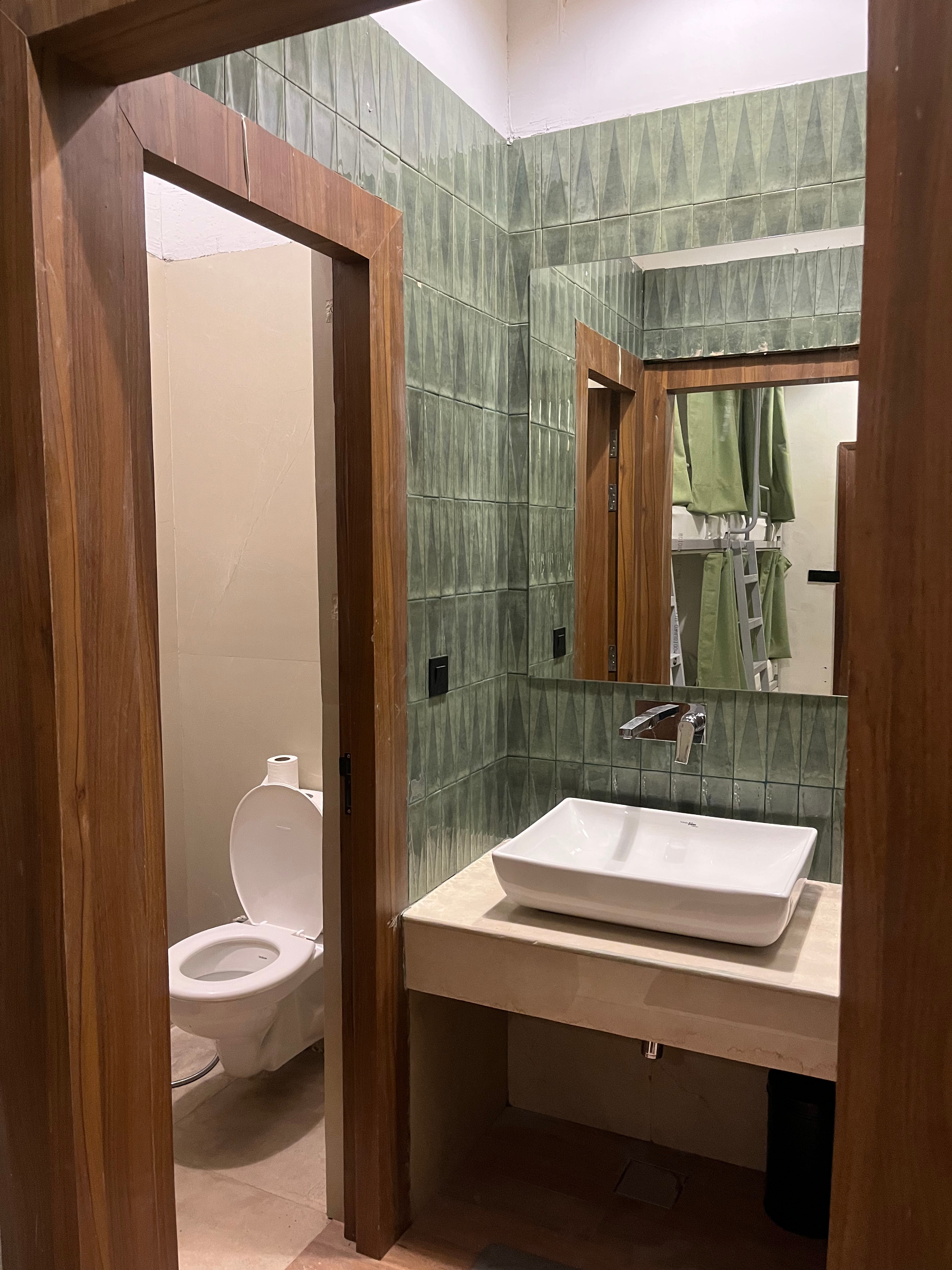 Konnect Inn POD | Near IGI Airport & Opposite NDLS - Tap to explore photos