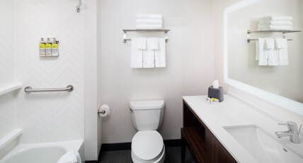 Holiday Inn Cheshire - Southington Room Type - 1 King Standard