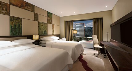SHERATON GRAND BENGALURU WHITEFIELD HOTEL & CONVENTION CENTRE Room Type - Deluxe Twin with Bathtub, City View