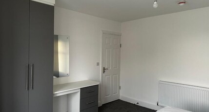 OYO Cheetham Hill Guest House Room Type - Deluxe Double Room