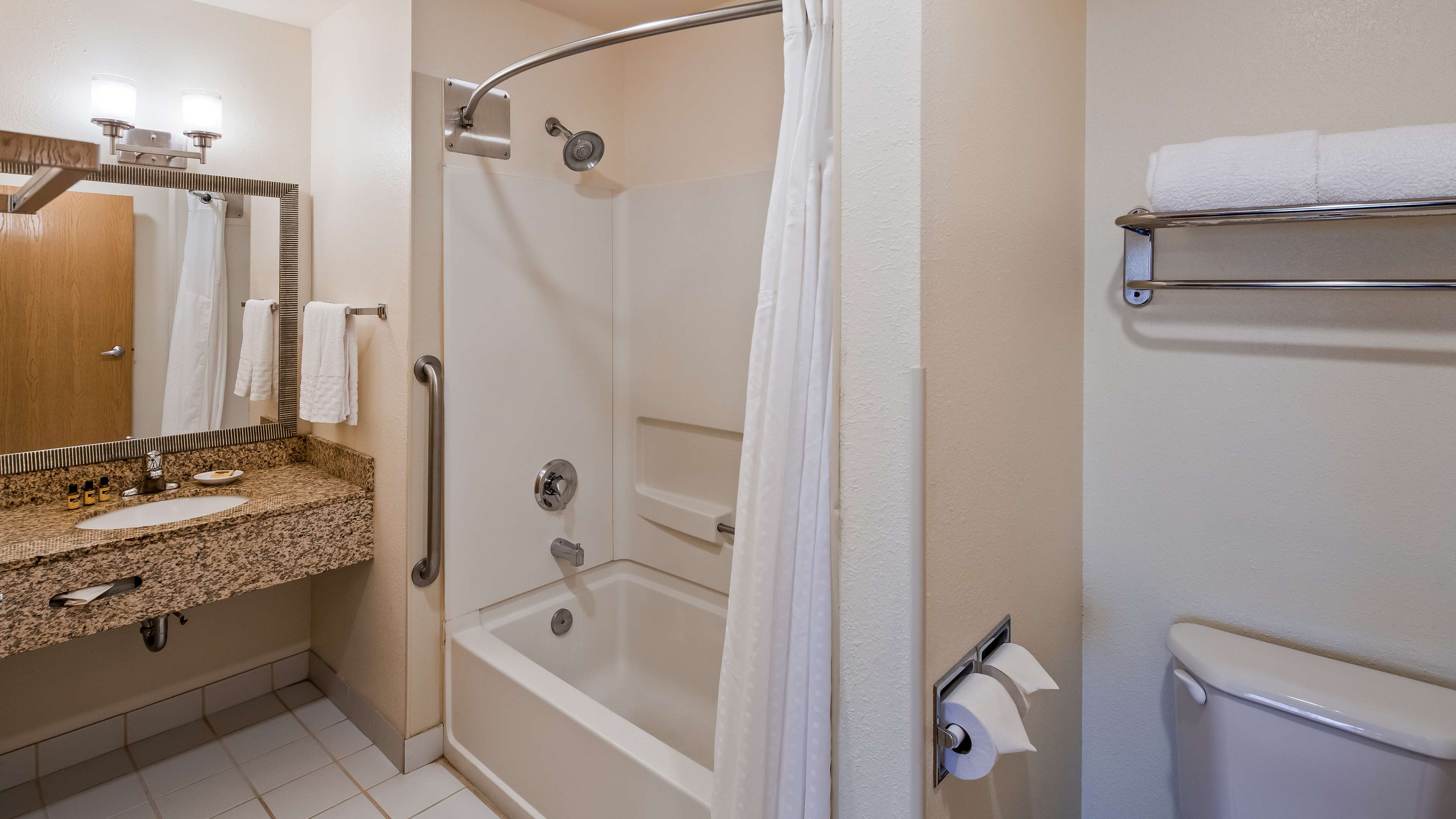 BEST WESTERN PLUS PEORIA - Tap to explore photos