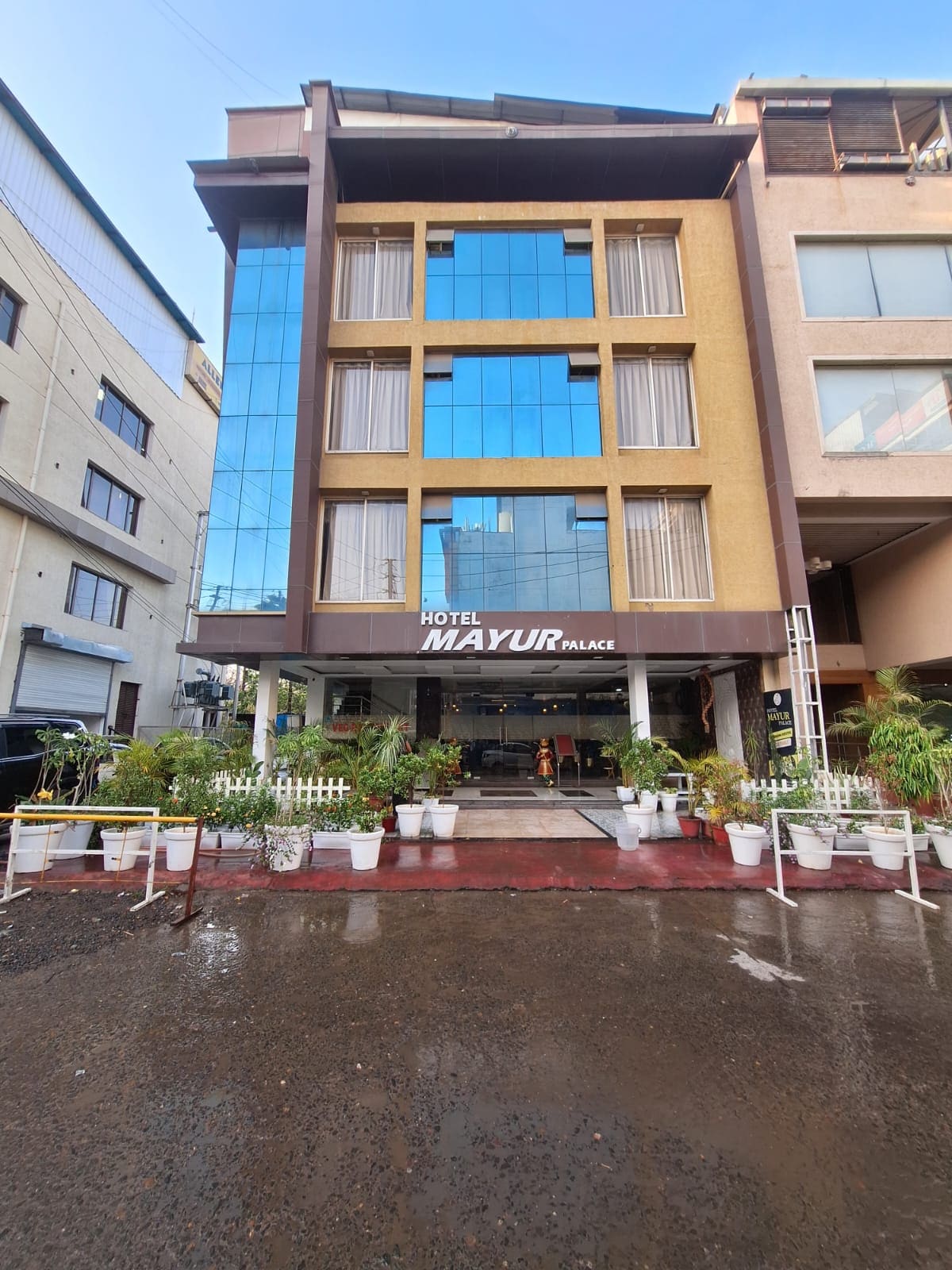 Hotel Mayur palace - Tap to explore photos