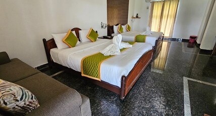 Hotel Landmark Room Type - Luxe Family Non AC Room (Two King Bed For Four Occupancy)