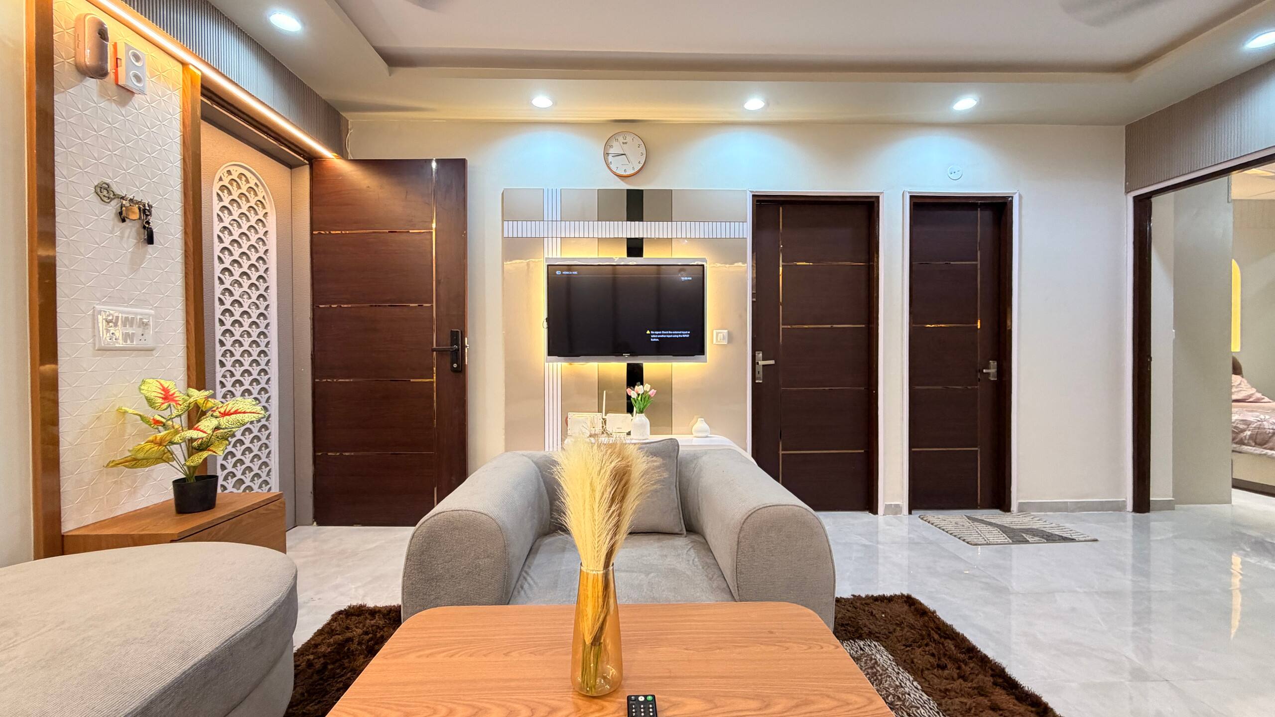 Comfortable 2BHK Flat Fully Equipped By Keshav - Tap to explore photos