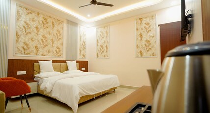 Hotel Ganga Banquet And Restaurant Room Type - Deluxe Room