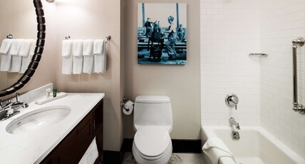 Hilton Brooklyn New York Room Type - 2 QUEEN MOB ACC BATHTUB