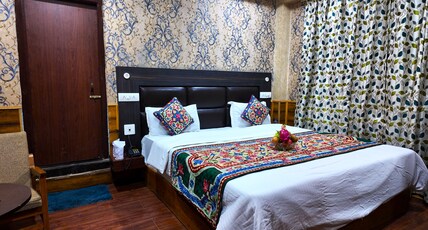 Hotel Centre Ville Room Type - Deluxe Room With Heating Blanket and Room Heater