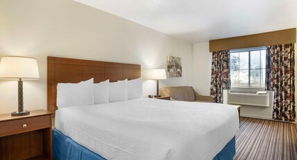 BEST WESTERN CLOVIS COLE Room Type - 1 King Bed, Non-Smoking, Microwave And Refrigerator, Wi-Fi, Full Breakfast BEST WESTERN CLOVIS COLE Room Type - 1 King Bed, Non-Smoking, Microwave And Refrigerator, Wi-Fi, Full Breakfast
