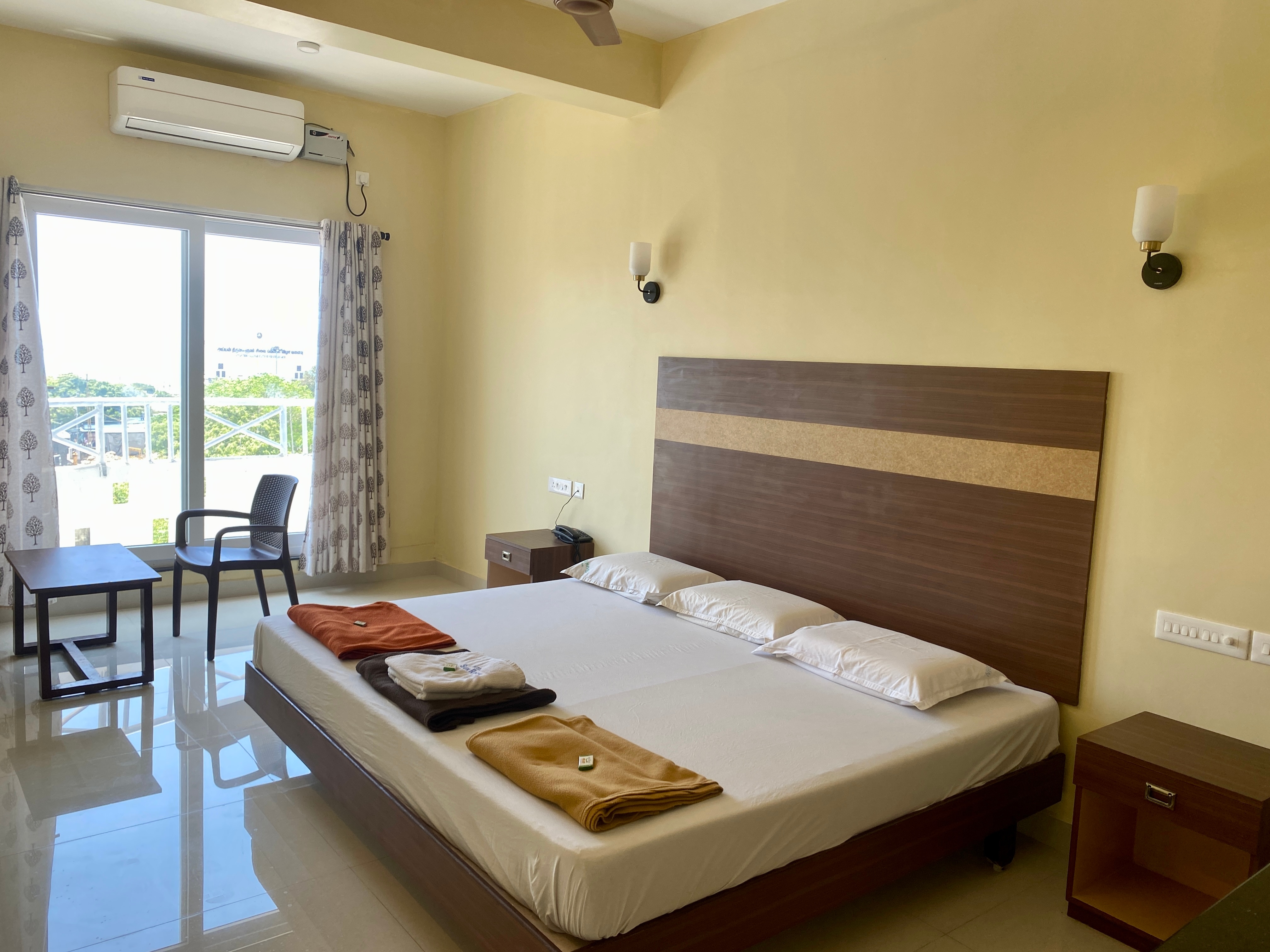 Hotel SunRock - Tap to explore photos