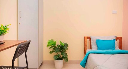 Z Express Leela Room Type - Standard Queen