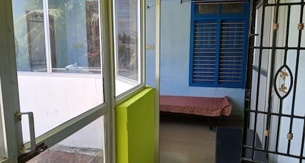YS homestay Room Type - Non-AC 6 Bedroom E2 (Second Floor) (common bathroom) YS homestay Room Type - Non-AC 6 Bedroom E2 (Second Floor) (common bathroom)