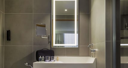 NOVOTEL GENEVE CENTRE - GENEVA Room Type - Superior Room with 1 Queen Size Bed and sofa NOVOTEL GENEVE CENTRE - GENEVA Room Type - Superior Room with 1 Queen Size Bed and sofa