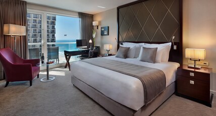 Crowne Plaza Tel Aviv Beach Room Type - 1 King Standard Lounge Access