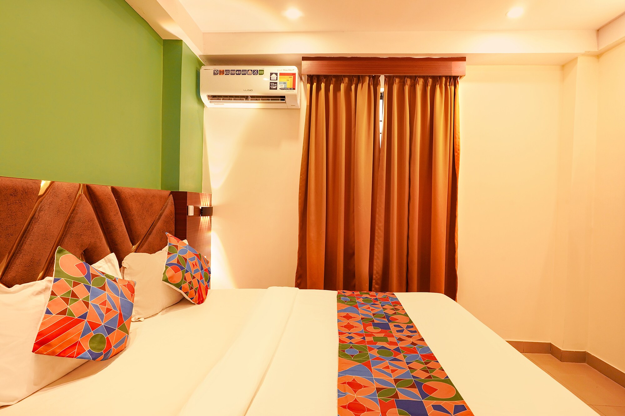 FabHotel Sri Sai Palace - Tap to explore photos