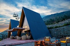 Alaya Stays Echo By The Lakes | Pet friendly 2 Bedroom With Garden & Game Zone