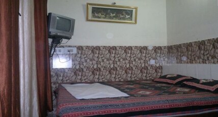 Hotel Prem Ji Room Type - Deluxe AC