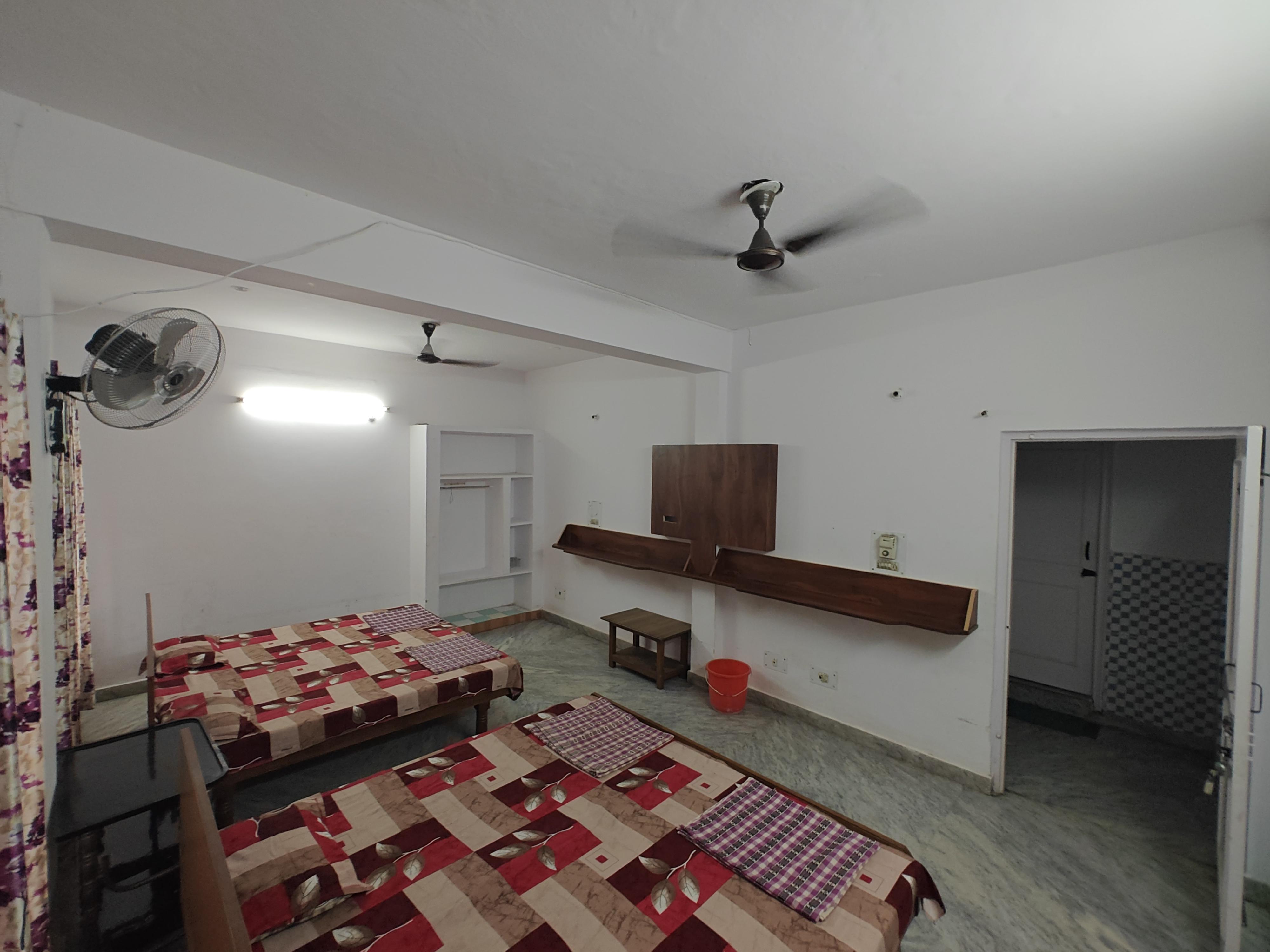 Supreme Guest House - Tap to explore photos