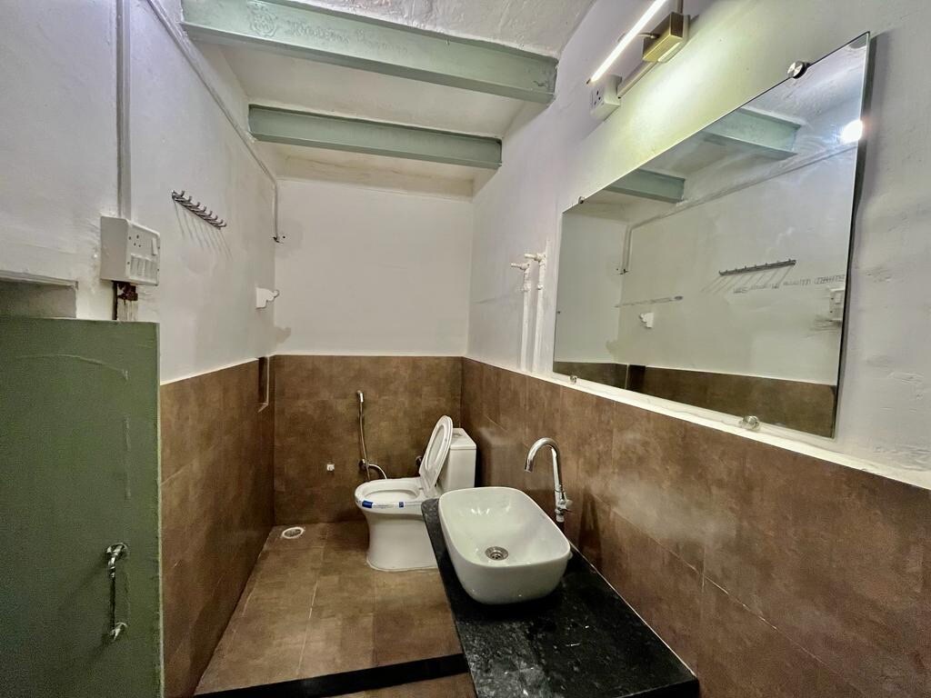 Vintage Home Near Ghats & Temple - Tap to explore photos