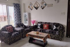 Cozy OB Tarini Stay