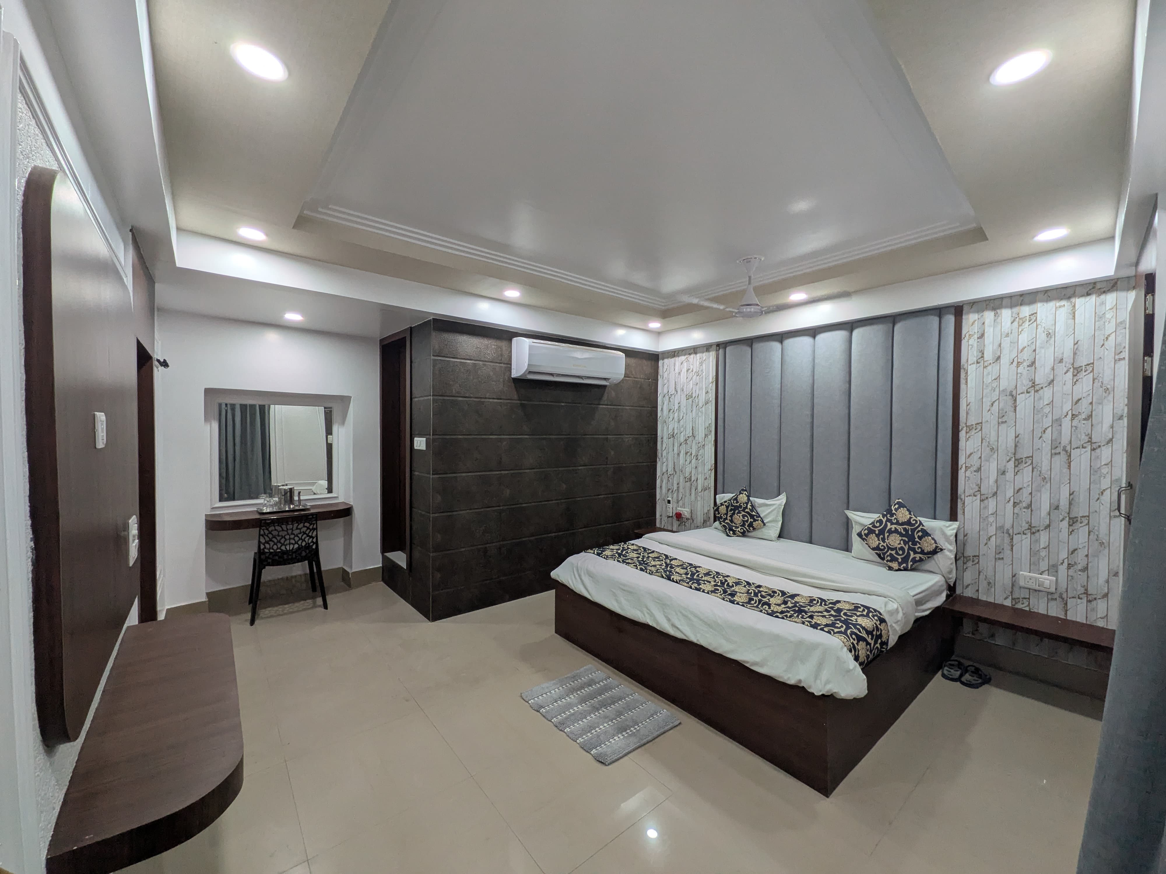 Hotel Vrindavan Palace - Tap to explore photos
