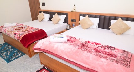 Paramjyoti Home Stay Near Ram Mandir ayodhya Room Type - Deluxe Family Room