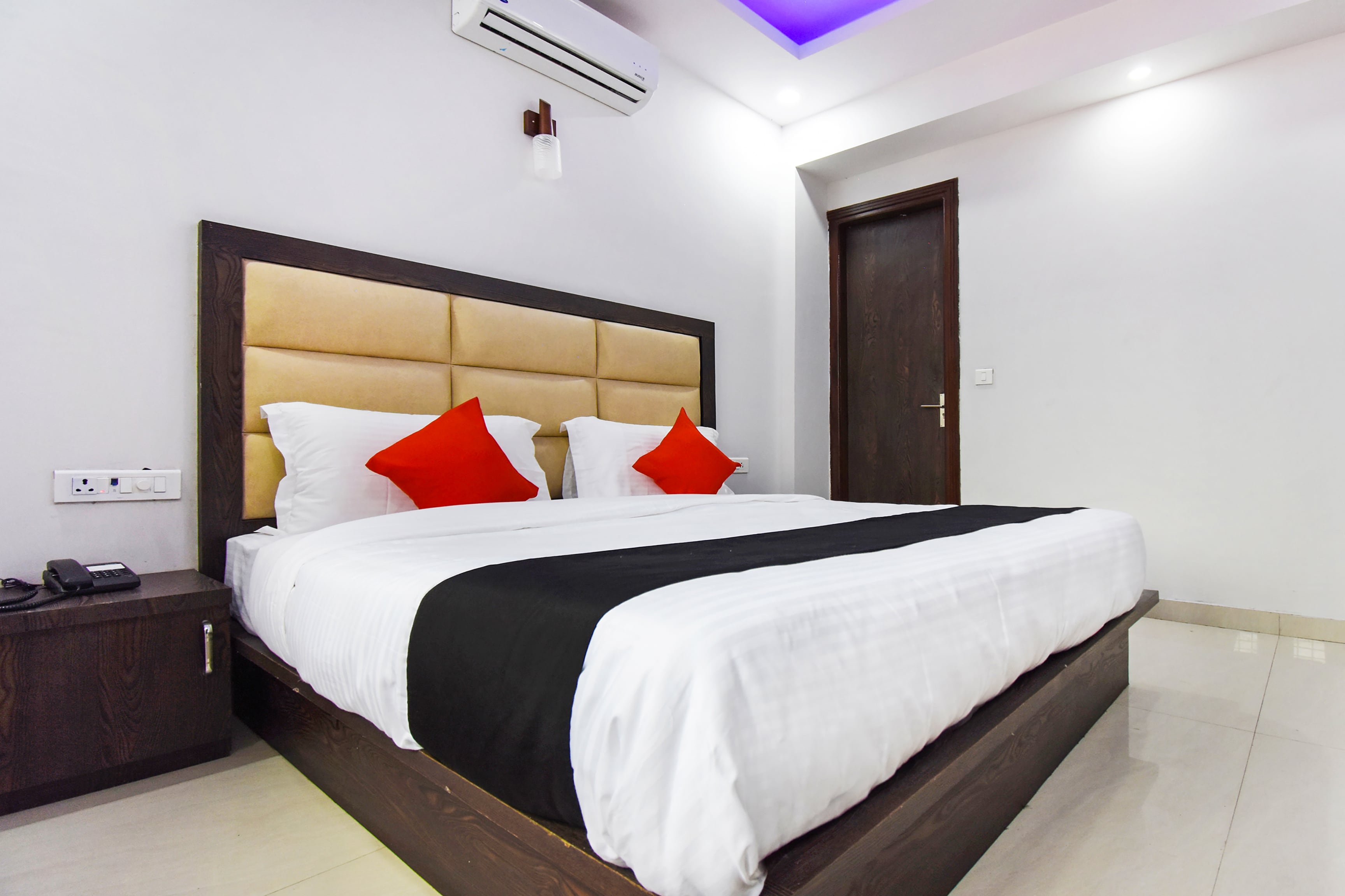 OYO 75263 Mayank Residency - Tap to explore photos