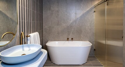 voco GOSFORD Room Type - 1 King Suite City View