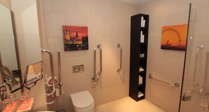 Hotel Indigo London Tower Hill Room Type - 1 King Bed Standard Accessible