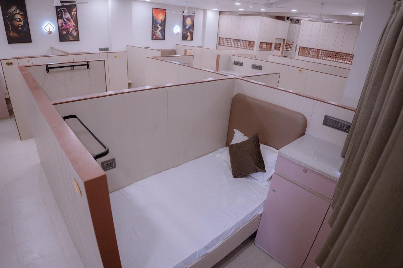 Happy Stops - Tap to explore photos