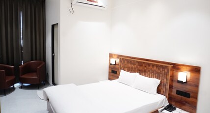 Emerald Nest Room Type - Deluxe Room