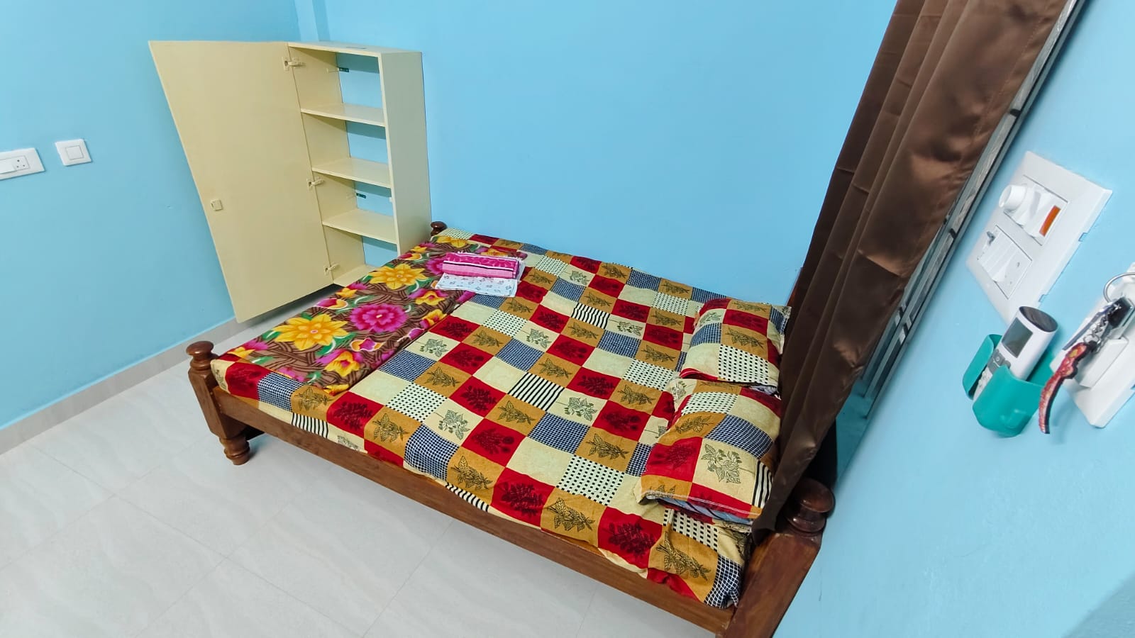 Sri Girivalam Guest House - Tap to explore photos