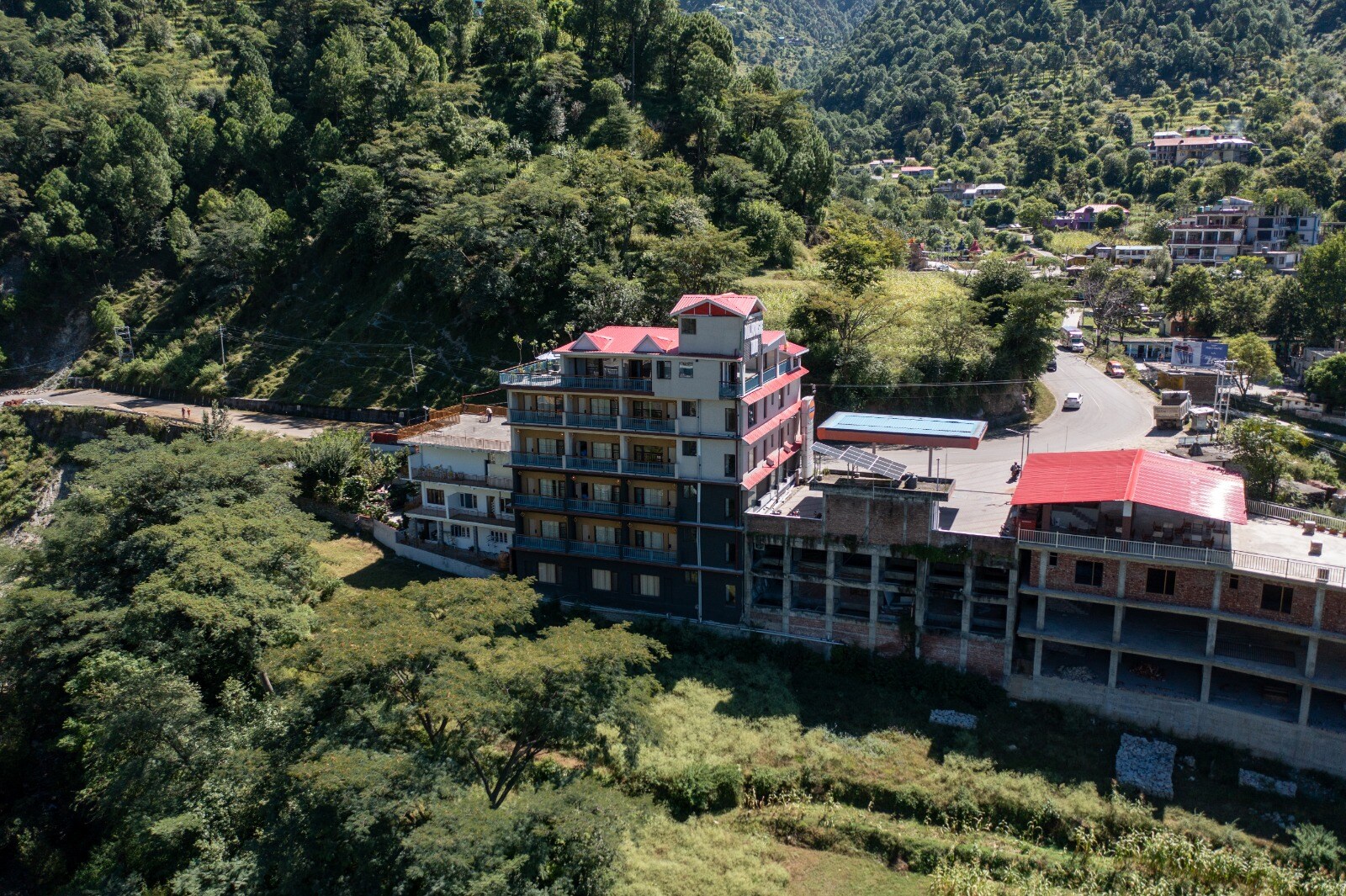 Dalhousie inn-near chamera lake - Tap to explore photos