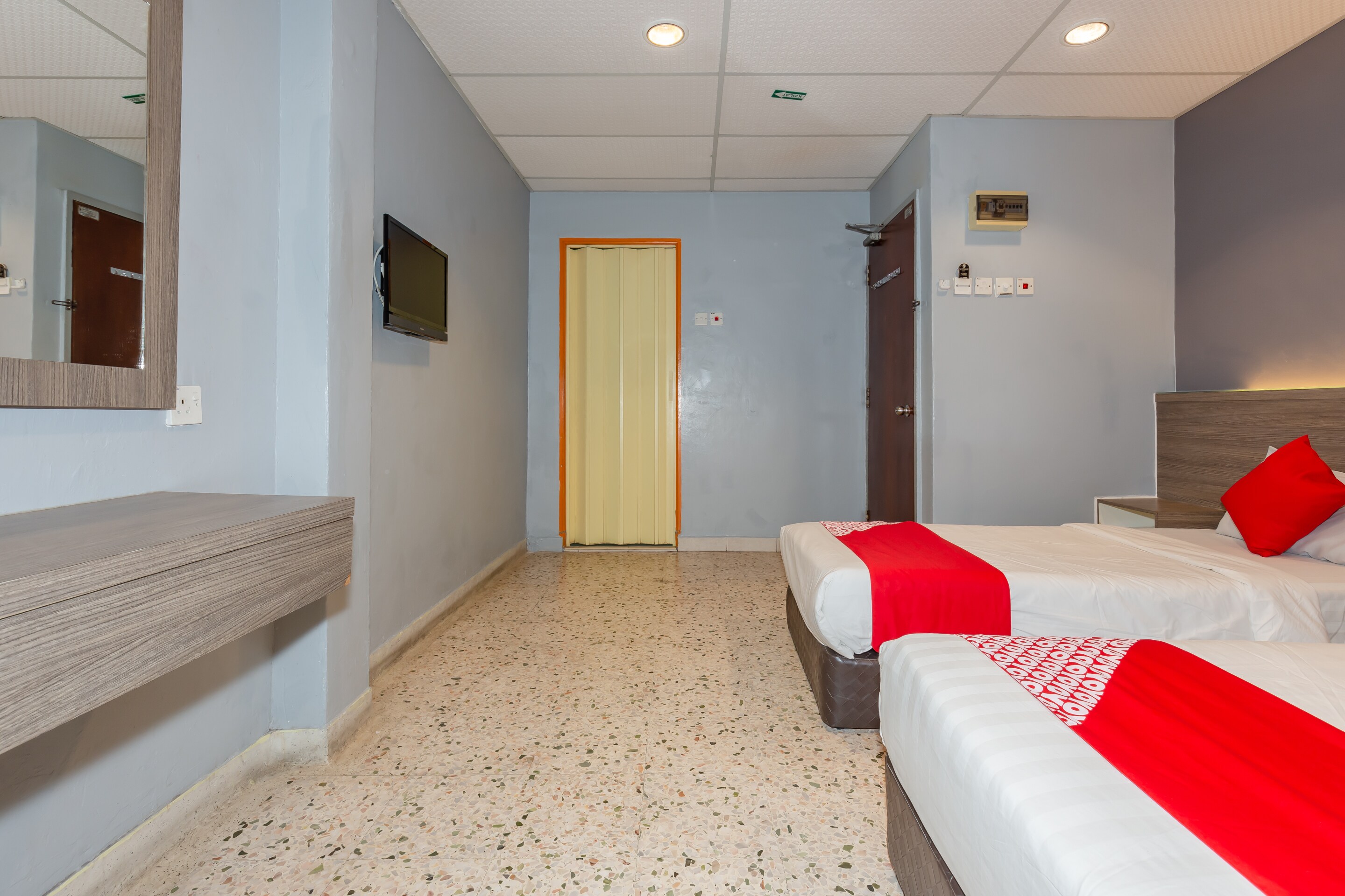 OYO Qish Hotel Banda Kaba - Tap to explore photos