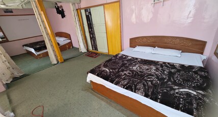 Lake Boulevard Guest House Room Type - Family Room with Lake View