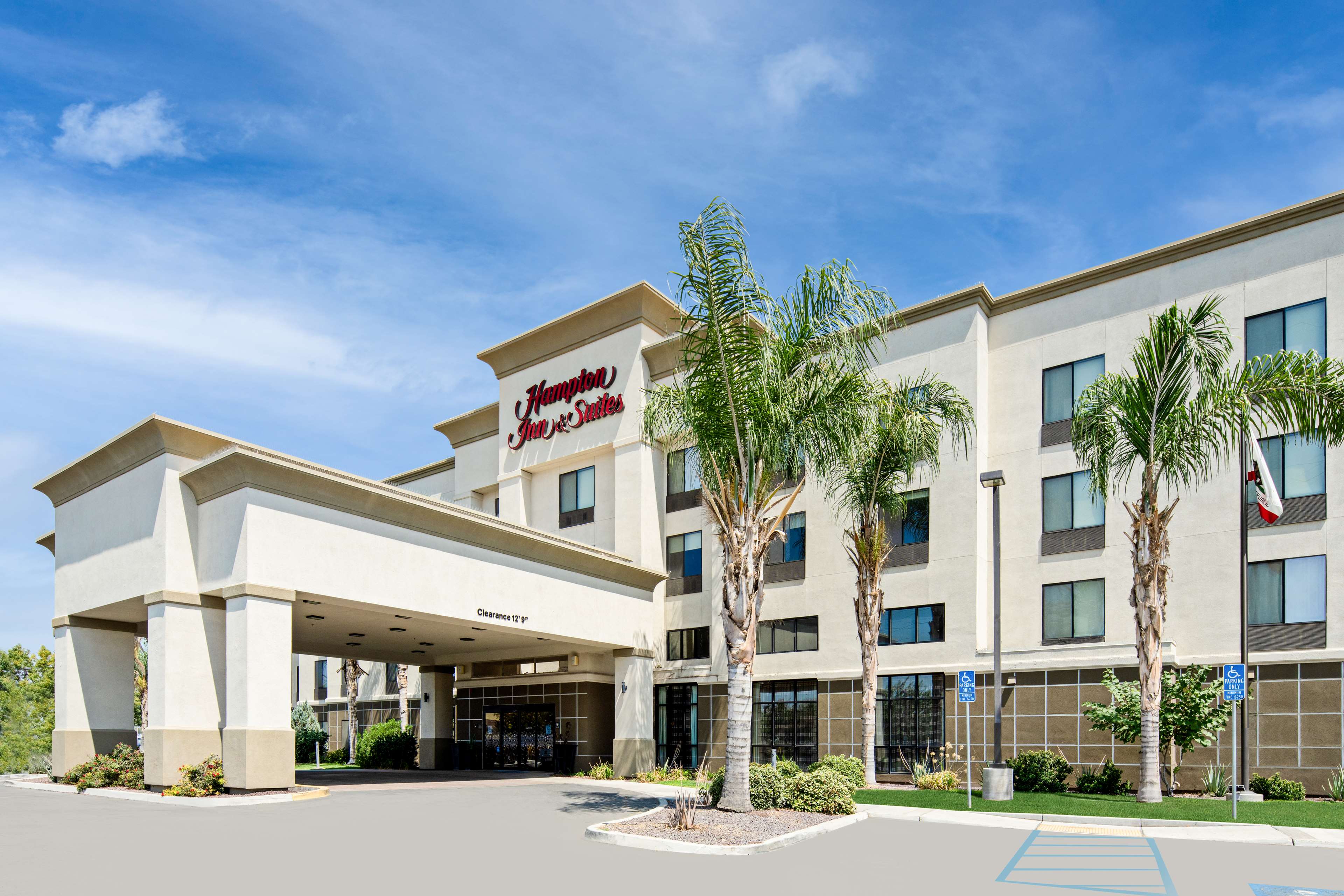 Hampton Inn & Suites Bakersfield/Hwy 58, CA - Tap to explore photos