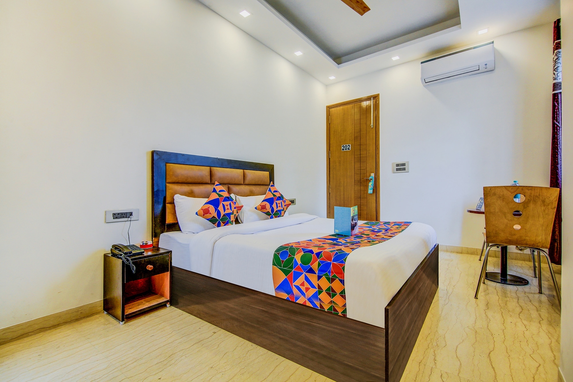 FabHotel Floyd - Tap to explore photos